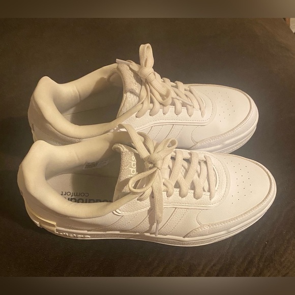 Adidas  cloud foam comfort shoes - Picture 2 of 6